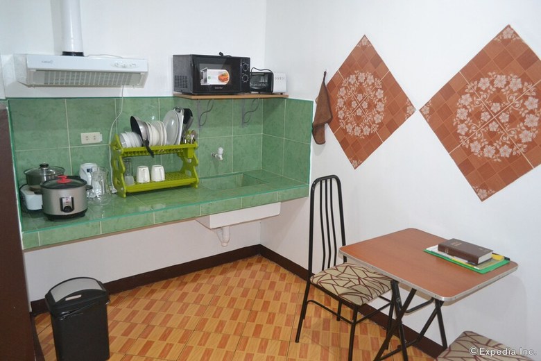 Hotel Antonio's Apartelle & Suites
