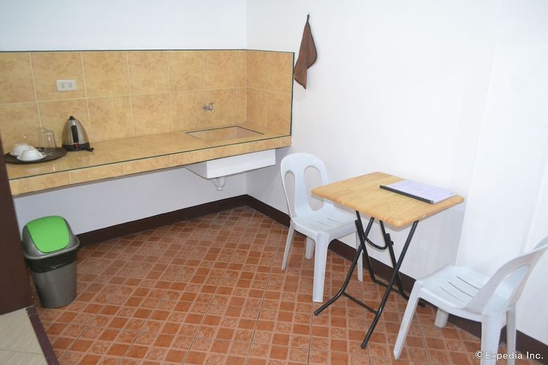 Hotel Antonio's Apartelle & Suites