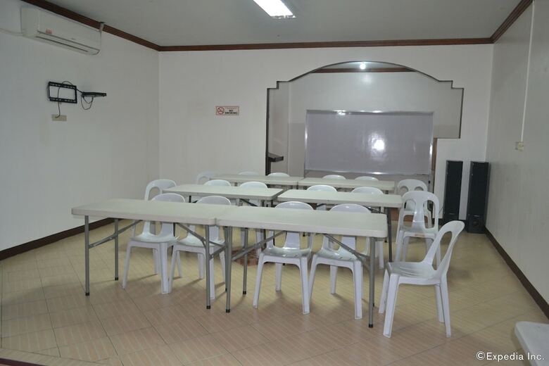 Hotel Antonio's Apartelle & Suites