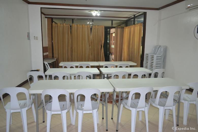 Hotel Antonio's Apartelle & Suites