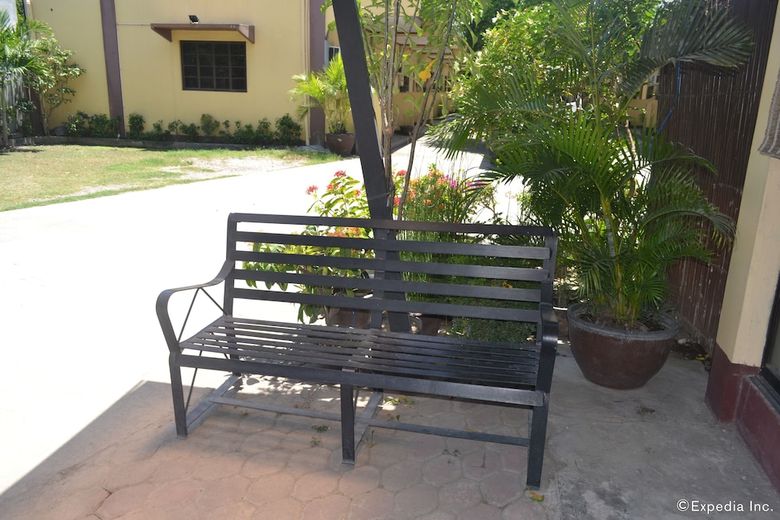 Hotel Antonio's Apartelle & Suites