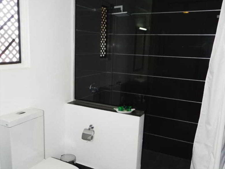 St. Lachlan Hotel & Suites
