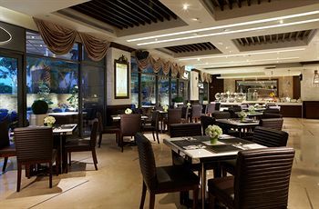 S Aura Hotel