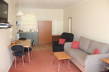 Bks Egmont Motor Lodge