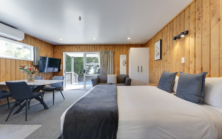 Archway Motel & Chalets