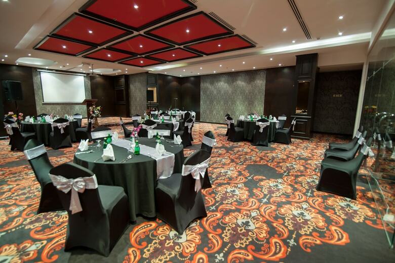 Atiram Premier Hotel