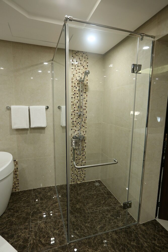Atiram Premier Hotel
