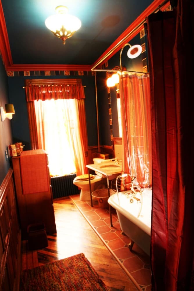 Sankofa Aban Bed And Breakfast