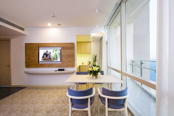 Diamond Bay Hotel
