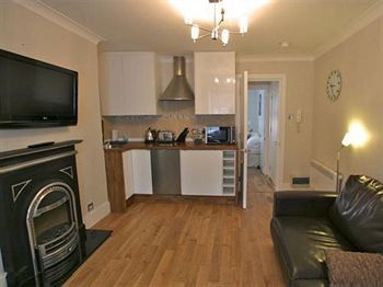 Hotel Ei8ht Brighton Apartments - Guest House