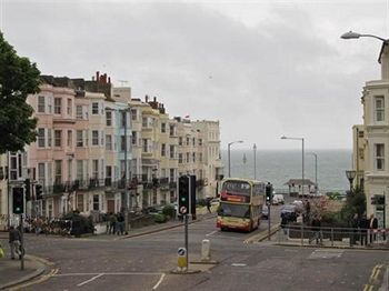 Hotel Ei8ht Brighton Apartments - Guest House