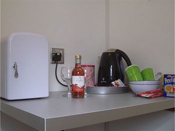 Hotel Ei8ht Brighton Apartments - Guest House