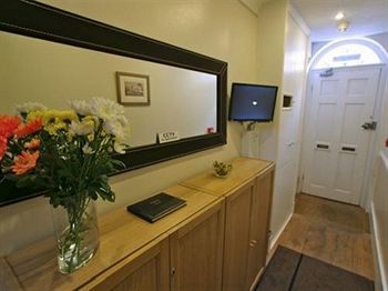 Hotel Ei8ht Brighton Apartments - Guest House