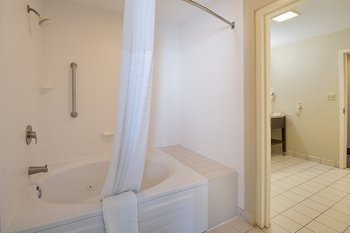 Hotel Comfort Suites Beachside
