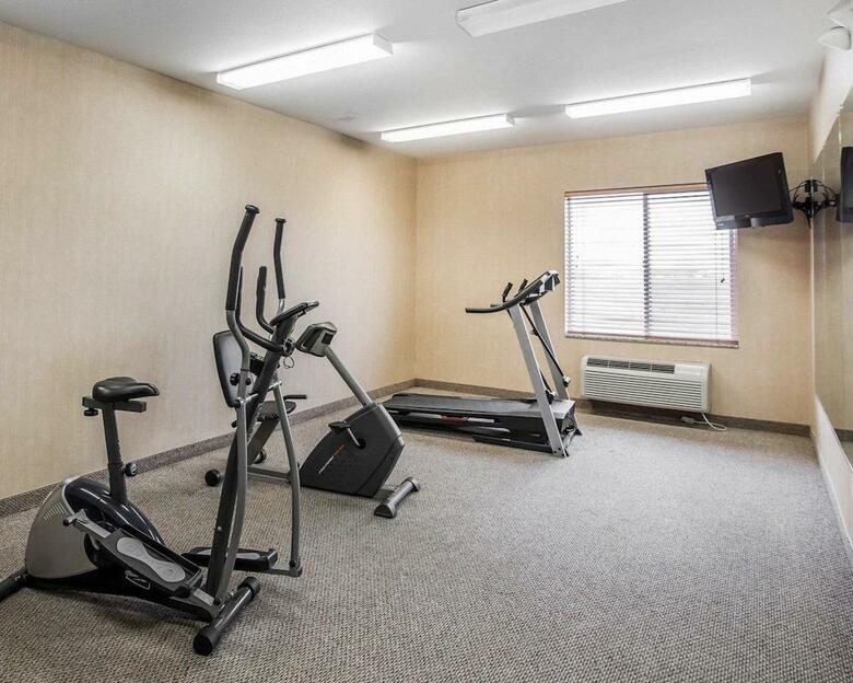 Hotel Sleep Inn And Suites Salina