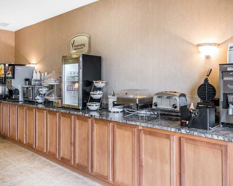 Hotel Sleep Inn And Suites Salina