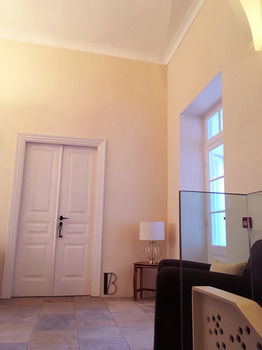 Lok�l Hotel