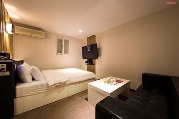Ez Hotel