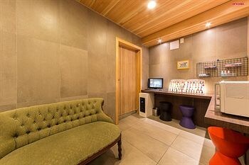 Ez Hotel