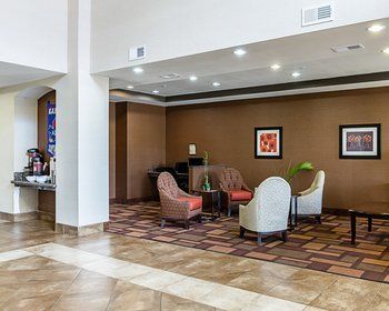Hotel Comfort Inn And Suites Lawrence