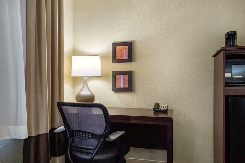 Hotel Comfort Inn And Suites Newark