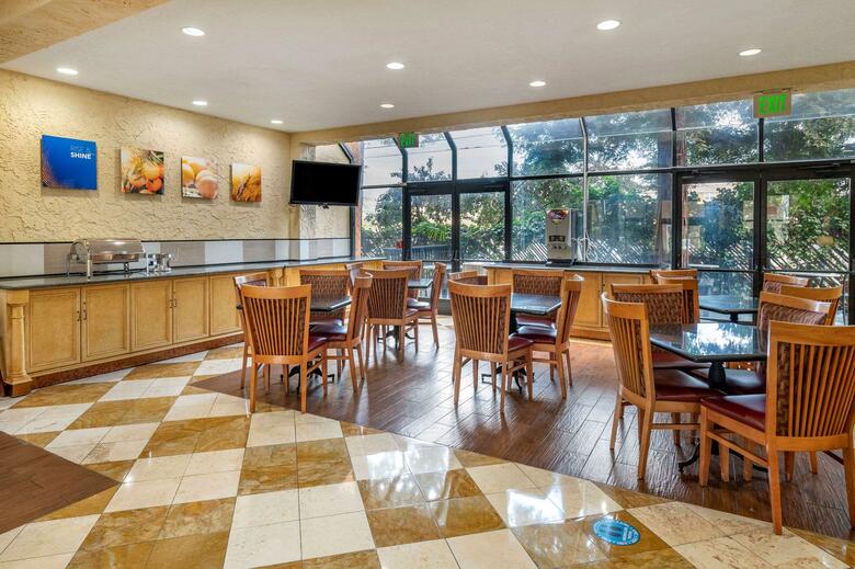 Hotel Comfort Inn And Suites Newark