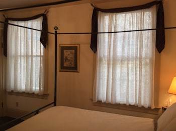 Crescent Lily Inn B&B