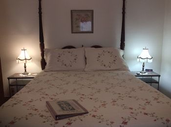 Crescent Lily Inn B&B