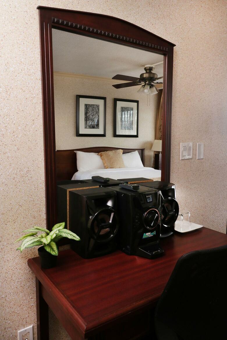Riviera On Robson Suites Hotel Downtown Vancouver