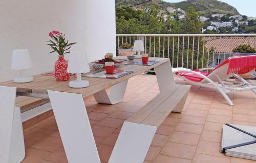 Three-bedroom Holiday Home Roses With Sea View 07