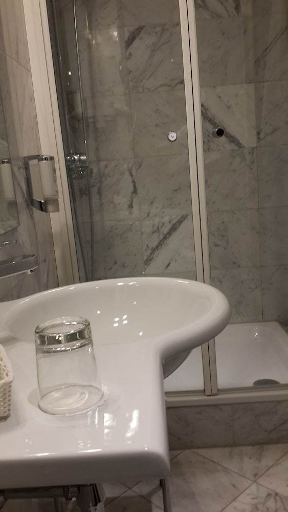 Athmos Hotel Center