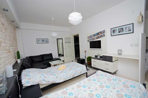 Aries Apartments