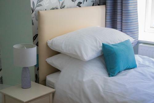 Hostal The Grange Guesthouse, Cefn-coed