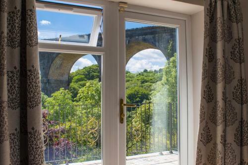 Hostal The Grange Guesthouse, Cefn-coed