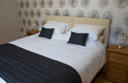 Hostal The Grange Guesthouse, Cefn-coed