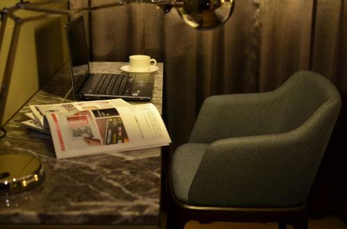 Amici Hotel Six Star Hostel