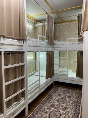 Hostal Trip.le Guest House