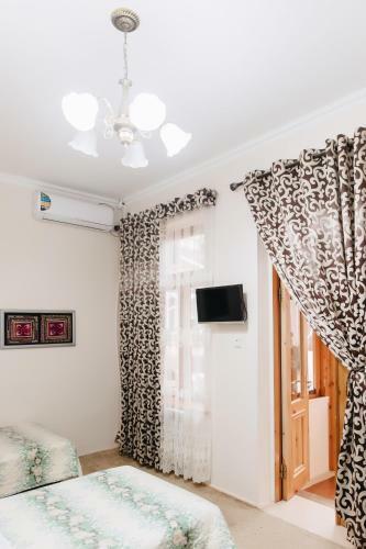 Hostal Trip.le Guest House