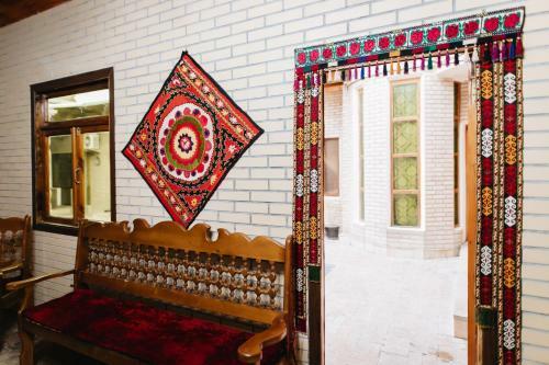 Hostal Trip.le Guest House