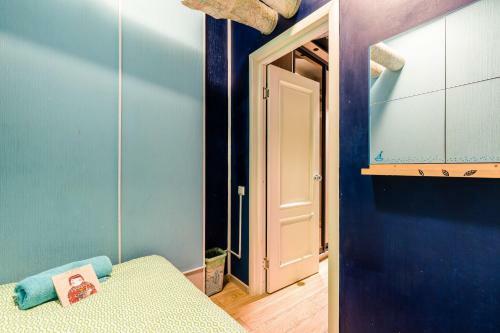 Hostel Whose Suitcase