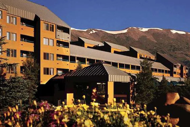 Hotel Alpenrock Breckenridge, Curio Collection By Hilton