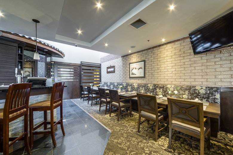 Hotel Monte Carlo Inn Airport Suites
