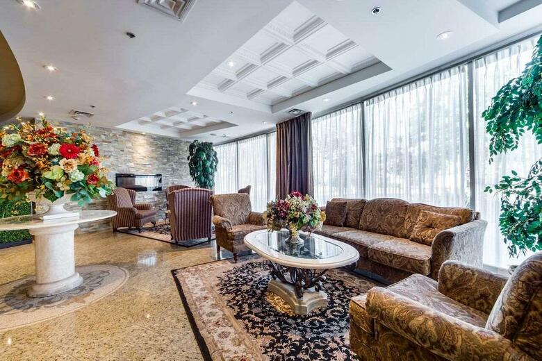 Hotel Monte Carlo Inn Airport Suites