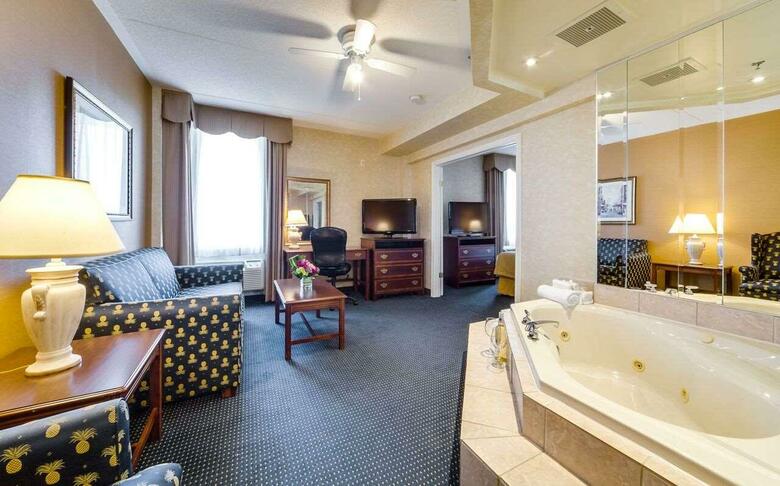 Hotel Monte Carlo Inn Airport Suites