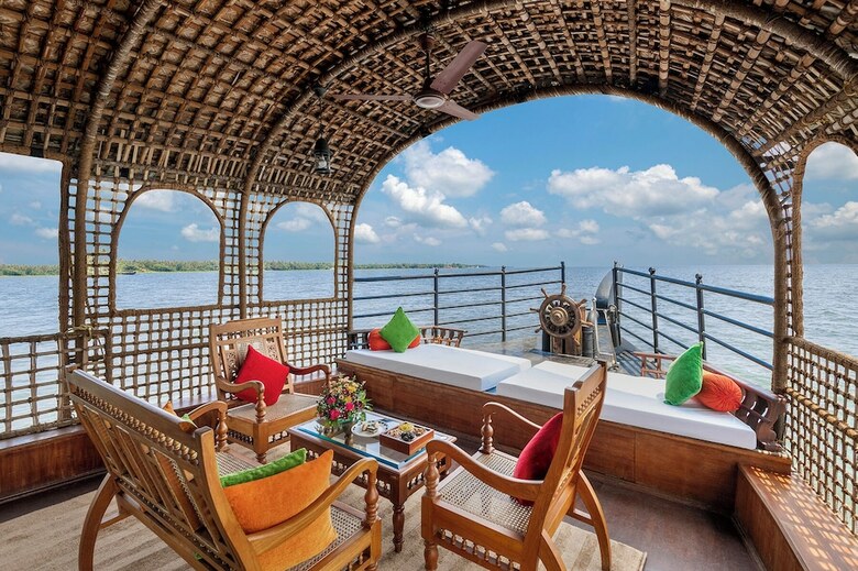 Hotel Kumarakom Lake Resort