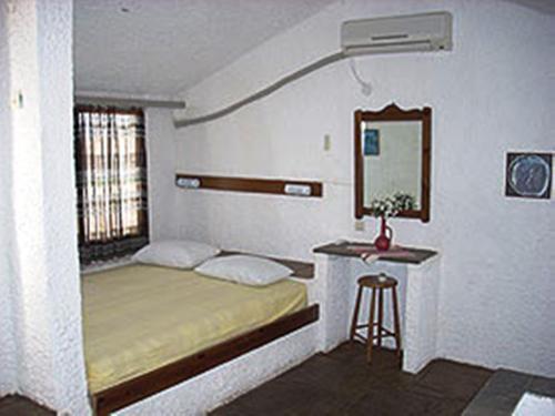 Alexandros Apartments