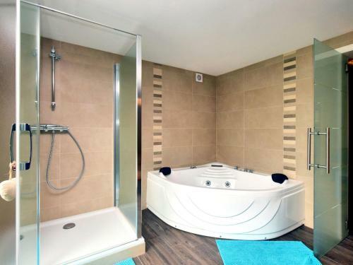 Chalet Le Tom