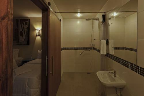 Hostal Porto Charitas Sailing Guest House