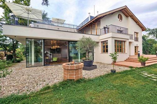 Villa Cherry Orchard Residence