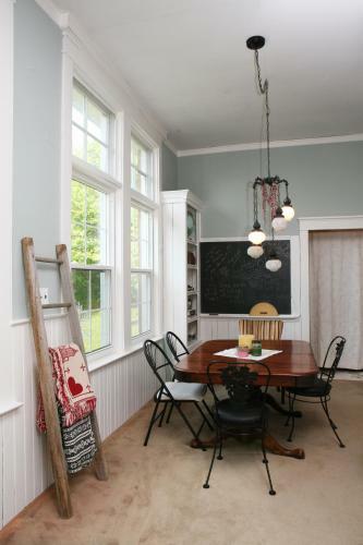Picturesque School House Retreat